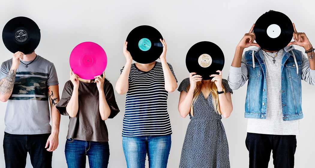 friends enjoying the music